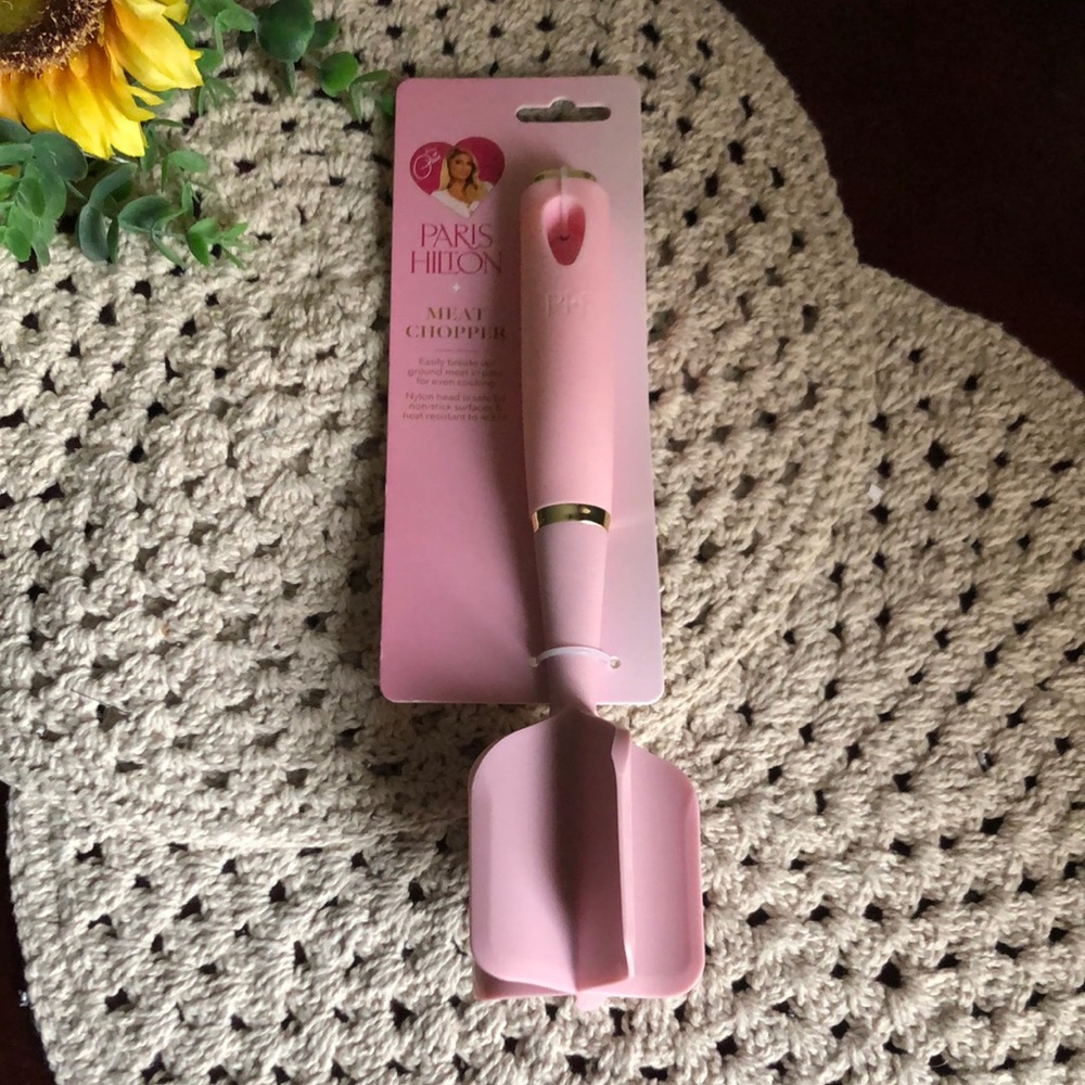 Paris Hilton Pink Kitchen Meal Chopper - Soft Pink Finish